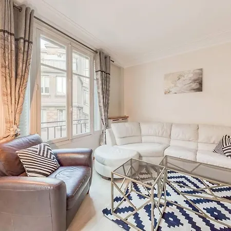5 Min Walk To Champs-elysees, 2 Bedrooms, 5 Pers Apartmán Paříž