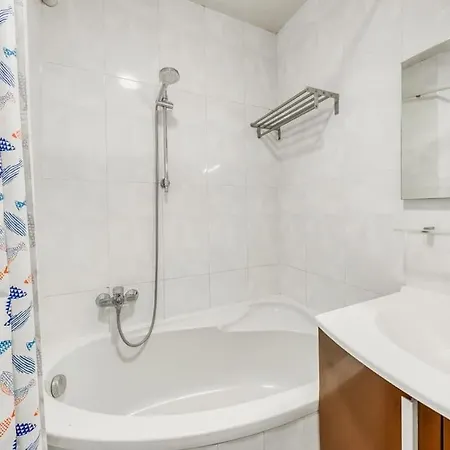 5 Min Walk To Champs-elysees, 2 Bedrooms, 5 Pers * Paříž