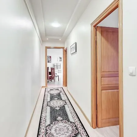 5 Min Walk To Champs-elysees, 2 Bedrooms, 5 Pers Apartmán *