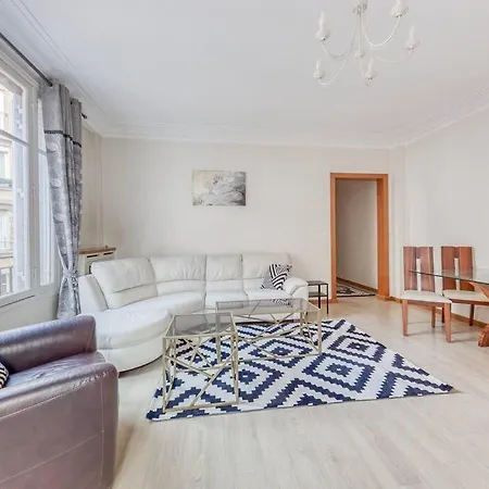 5 Min Walk To Champs-elysees, 2 Bedrooms, 5 Pers Apartmán Paříž