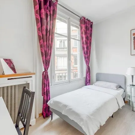5 Min Walk To Champs-elysees, 2 Bedrooms, 5 Pers Apartmán Paříž