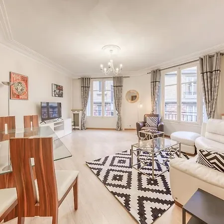 5 Min Walk To Champs-elysees, 2 Bedrooms, 5 Pers * Paříž
