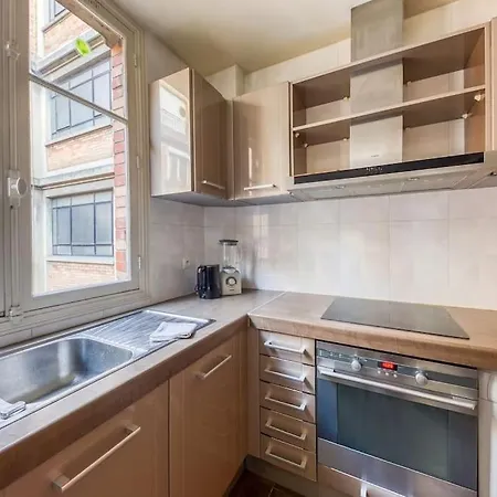 Apartmán 5 Min Walk To Champs-elysees, 2 Bedrooms, 5 Pers *